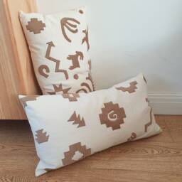 Handmade Southwestern Cream Cotton Oblong Pillow Taupe Wool Applique - thumbnail 2