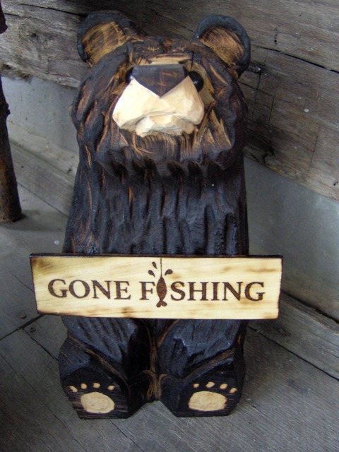 Chainsaw Carved Wood Sitting Bear With Sign - image 1