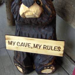 Chainsaw Carved Wood Sitting Bear With Sign - thumbnail 4