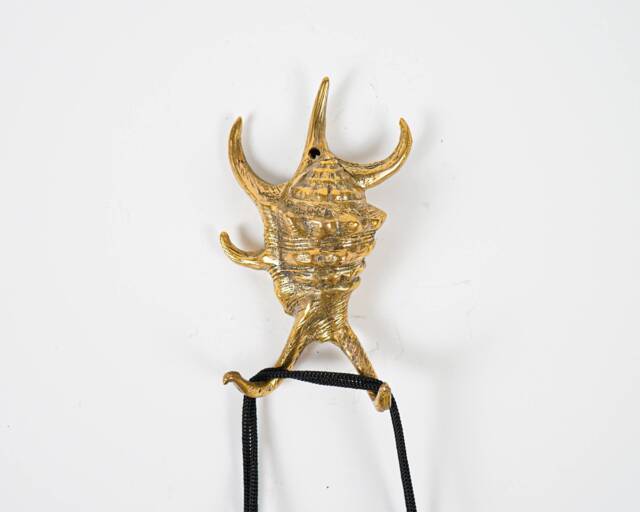 Unique Shell Bronze Hook, 5.4 - image 1