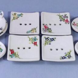 White Ceramic Soap Dish, Holder, Sponge Rest, Tray, Bathroom Decor, Retro Vintage Style, Delft Style Pink Roses - thumbnail 4
