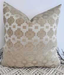 Luxury Beige Accent Pillow Scatter Cushion - Handcrafted Throw For Sofa Or Bed Set Elegant Home D??cor Style 177