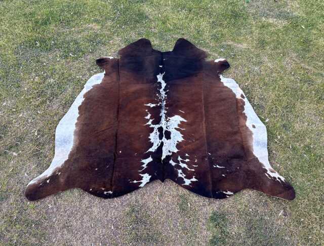 Exclusive Brown & White Cowhide Rug-Exotic Cow Skin Rug For Rustic Home Decor-Brazillian Rug-Luxurious Handmade Floor Area - image 1