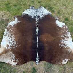 Exclusive Brown & White Cowhide Rug-Exotic Cow Skin Rug For Rustic Home Decor-Brazillian Rug-Luxurious Handmade Floor Area - thumbnail 3