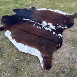 Exclusive Brown & White Cowhide Rug-Exotic Cow Skin Rug For Rustic Home Decor-Brazillian Rug-Luxurious Handmade Floor Area - thumbnail 2