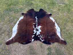 Exclusive Brown & White Cowhide Rug-Exotic Cow Skin Rug For Rustic Home Decor-Brazillian Rug-Luxurious Handmade Floor Area - thumbnail 1