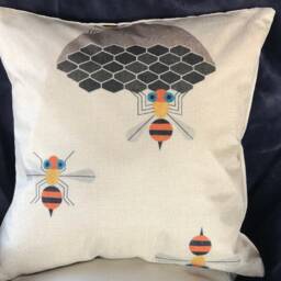 Queen Bee, Decorative Pillow Covers - thumbnail 2