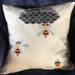 Queen Bee, Decorative Pillow Covers - thumbnail 3