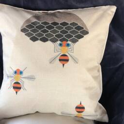 Queen Bee, Decorative Pillow Covers - thumbnail 4