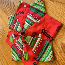 Christmas Tree Skirt, Table Top, Tiny, Grinch, Red, Small, Quilted - thumbnail 2