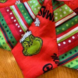 Christmas Tree Skirt, Table Top, Tiny, Grinch, Red, Small, Quilted - thumbnail 3