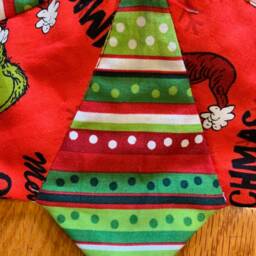 Christmas Tree Skirt, Table Top, Tiny, Grinch, Red, Small, Quilted - thumbnail 4