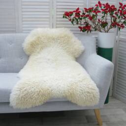 Genuine British Curly Sheepskin Rug, Creamy White Lambskin - thumbnail 3