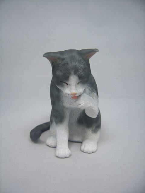 Cat Grooming(Cat Figurine - image 1