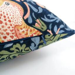 "Double Sided 16"" Strawberry Thief Pillow Cover. Design William Morris, 100% Cotton Fabric. For Cushion Size 40x40 cm - 16""x16" - thumbnail 3