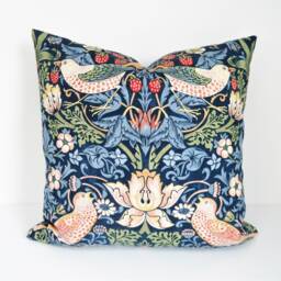 "Double Sided 16"" Strawberry Thief Pillow Cover. Design William Morris, 100% Cotton Fabric. For Cushion Size 40x40 cm - 16""x16" - thumbnail 2