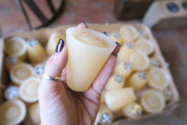 Vanilla Sugar Mold Candle - image 1