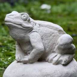 Outdoor Frog Figurine Whimsical Garden & Home Decoration Cement Sculpture Stone Animal Ornament Concrete Wild Frog Lover Gift - thumbnail 2