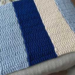 Hand-Knitted Bed Throw Blue & White Blanket - thumbnail 3