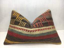 Vintage Turkish Kilim Pillow Cover, 16x24 Lumbar Cushion, Ethnic Home Decor - thumbnail 1
