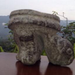 Borucan Indian Stone Metate, Grinding Sculpture, Authentic, Historical, Limited - thumbnail 2