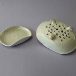 Stoneware Pottery Soap Dish & Saucer With Chicken, Hen. Hand Thrown Studio Ceramic - thumbnail 4