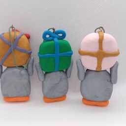 Polymer Clay Penguins With Presents Ornaments - thumbnail 4