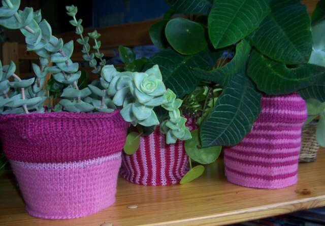 Pink Plant Pot Jar Flower Vase Set Of 3 Stripy Covers Cozies Hand Knitted - image 1