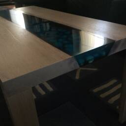 River Table Blue Epoxy White Pebbles - thumbnail 4