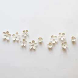Wall Decor Of 15 Porcelain & 24K Gold Brier Roses For Home Decoration - thumbnail 2