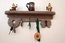 Small Rustic Shelf Wood Key Holder Floating Key Hanger Farmhouse Wooden Wall Rack Distressed Wooden Medal - thumbnail 1