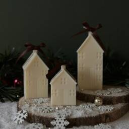 House Shaped Christmas Candle Soy Wax Holiday Home Decor - thumbnail 2