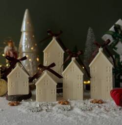 House Shaped Christmas Candle Soy Wax Holiday Home Decor - thumbnail 1