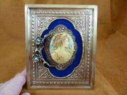 Framed Cameos Noble Women Blue + Ivory Oval Victorian Scrolled Floral Design Brass Frame Wall Shelf Desk Hanging Art Cfl14-10 - thumbnail 1