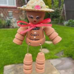 Personalised Plant Pot Lady With Floral Hat Hanging Garden Ornament - Mother's Day , Birthday, Easter Gift 2026 Mum, Nan, Grandma - thumbnail 2