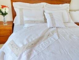 Queen/King Size Bed Sheet Set, Flat Bed Coverlet & Pillowcases Embroidery Shabby Chic Decor Wedding/Christmas Gift White - thumbnail 1