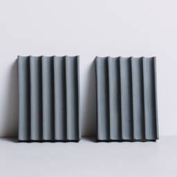 Vertical Ribbed Concrete Soap Dish, Modern Minimalist Tray, Geometric Bathroom Decor, Industrial Grey Holder, Architectural Design - thumbnail 3