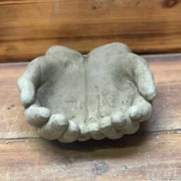 Stone Garden Pair Of Hands Hand Bird Feeder Bath Memorial Statue Ornament - thumbnail 3