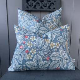 William Morris Luxury Designer Bramble Red Blue Vintage Cushion Pillow Sofa Cover - thumbnail 1