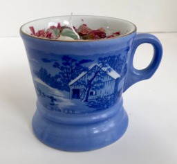 "Lavender Scented Soy Wax Candle in ""The Old Homestead Winter" - thumbnail 1
