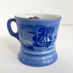 "Lavender Scented Soy Wax Candle in ""The Old Homestead Winter" - thumbnail 3