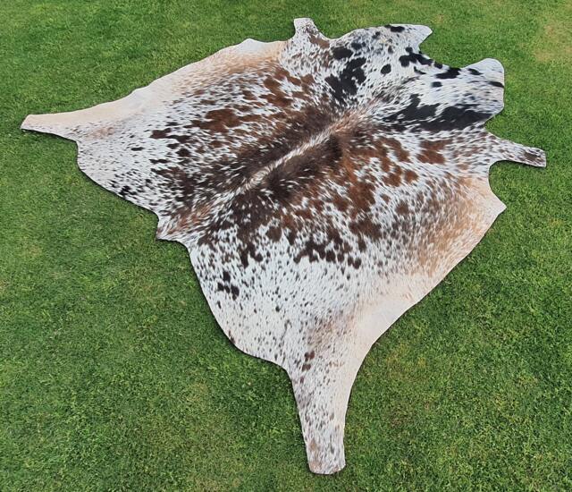 Brown & White Cowhide Rug - Speckled Cow Hide Area Tricolor Skin For Upholstery Cowhides in Europe - image 1