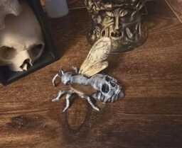 Skull Bee Ornament For Macabre Display Or Alter - thumbnail 1