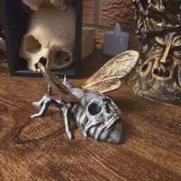 Skull Bee Ornament For Macabre Display Or Alter - thumbnail 2