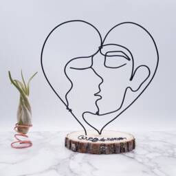 Personalized Kissing Couple Wire Sculpture, Anniversary Gift, Desk Decor - thumbnail 2