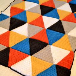 Crochet Triangle Blanket Pattern - thumbnail 2