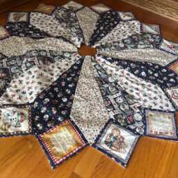 Large Christmas Tree Skirt, 72 Inch Diameter, Snowman, Dianna Marcum Fabric, Recipes, Real Tree, Snowflakes, Navy, Hearts, Quilted - thumbnail 2