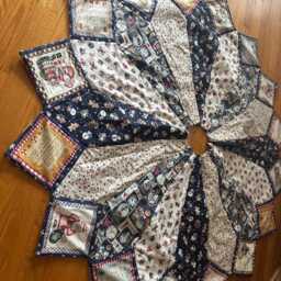 Large Christmas Tree Skirt, 72 Inch Diameter, Snowman, Dianna Marcum Fabric, Recipes, Real Tree, Snowflakes, Navy, Hearts, Quilted - thumbnail 3