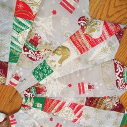 Christmas Tree Skirt, Table Top Mini Small Quilted Sleigh, Dove, Presents, Gold - thumbnail 3