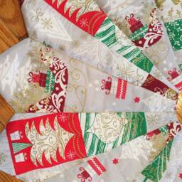 Christmas Tree Skirt, Table Top Mini Small Quilted Sleigh, Dove, Presents, Gold - thumbnail 4